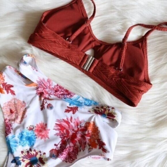 NWT Red White Bathing Suit Size Medium Floral Print High Rise Bathing Suit - Picture 7 of 8